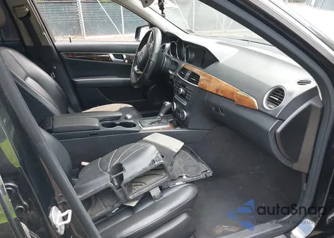 2012 Mercedes-Benz C 300 Luxury 4Matic/Sport 4Matic из США, поврежденный, VIN WDDGF8BB7CA643833